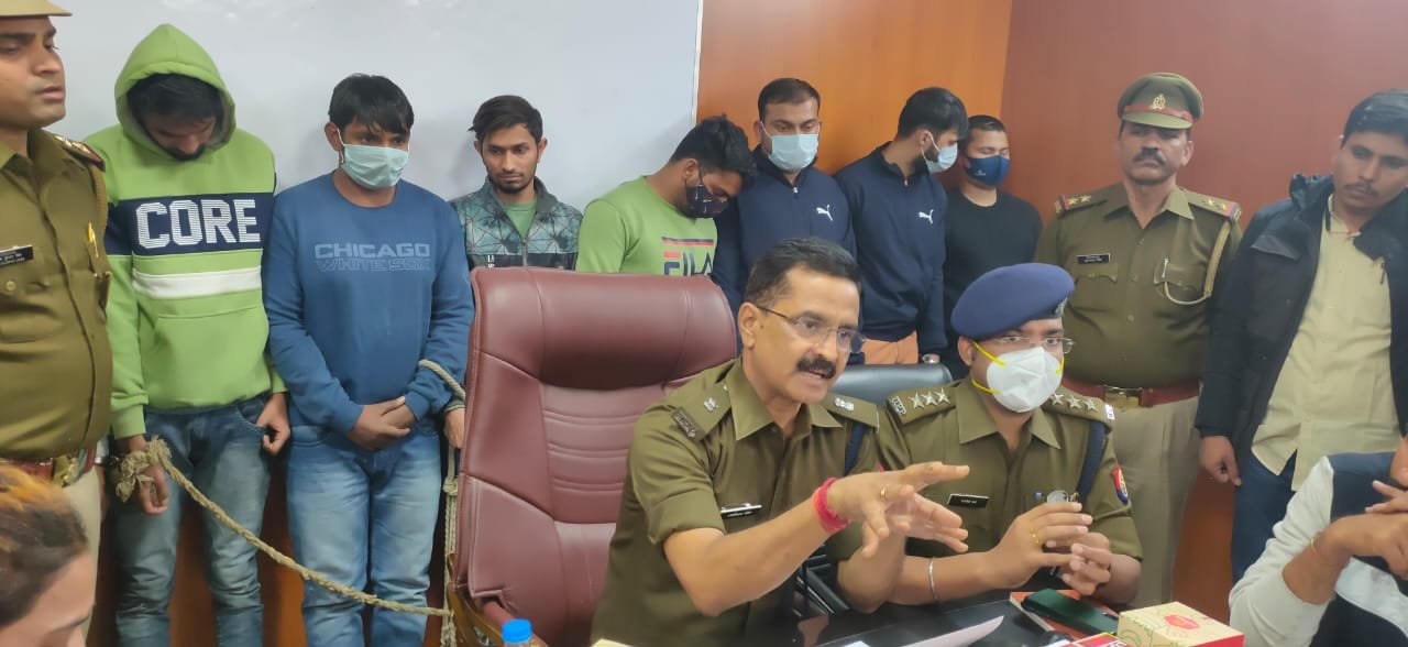 अमेरिकी नागरिककों को ड्रग केस में फंसाने की धमकी देकर ठगने वाले काल सेंटर का पर्दाफाश, आठ गिरफ्तार