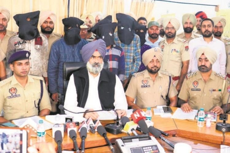 इंटरनेट से ATM तोड़ने का तरीका सीखकर लूटपाट को अंजाम देने वाले गिरोह का पर्दाफाश , राइफल समेत जिंदा कारतूस बरामद