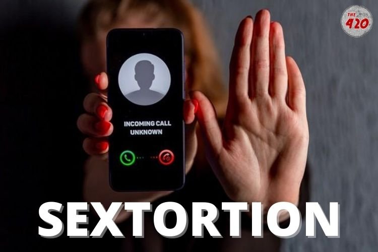 Facebook पर दोस्ती, WhatsApp पर अश्लील कॉल, पुलिसवाले बन ठगे Rs 32 लाख