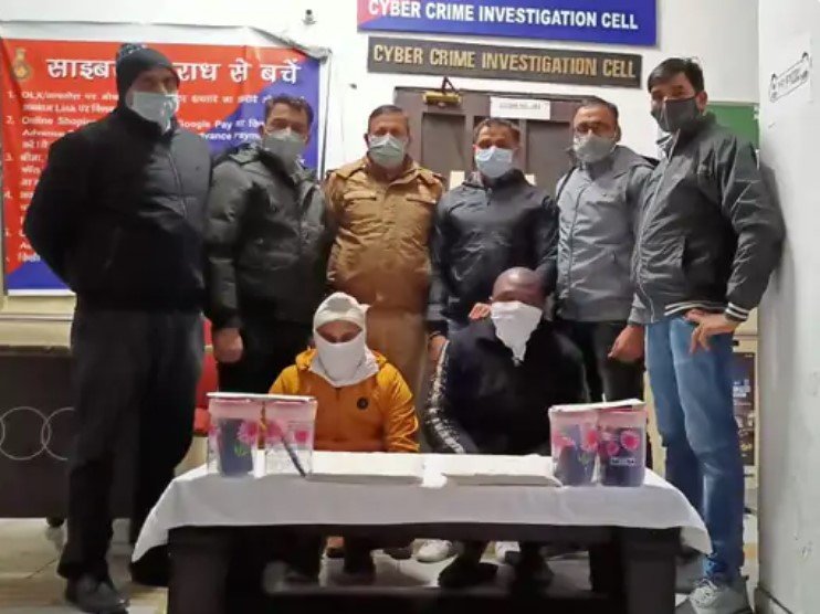 इग्लैंड से गिफ्ट भेजने के बहाने महिला से 13 लाख की ठगी, दिल्ली से दो आरोपी गिरफ्तार