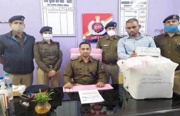 रेलवे का नकली E-Ticket बनाकर बेचने वाले गिरोह का पर्दाफाश, सरगना गिरफ्तार, 80 लाख रुपये के नकली टिकट बेचे