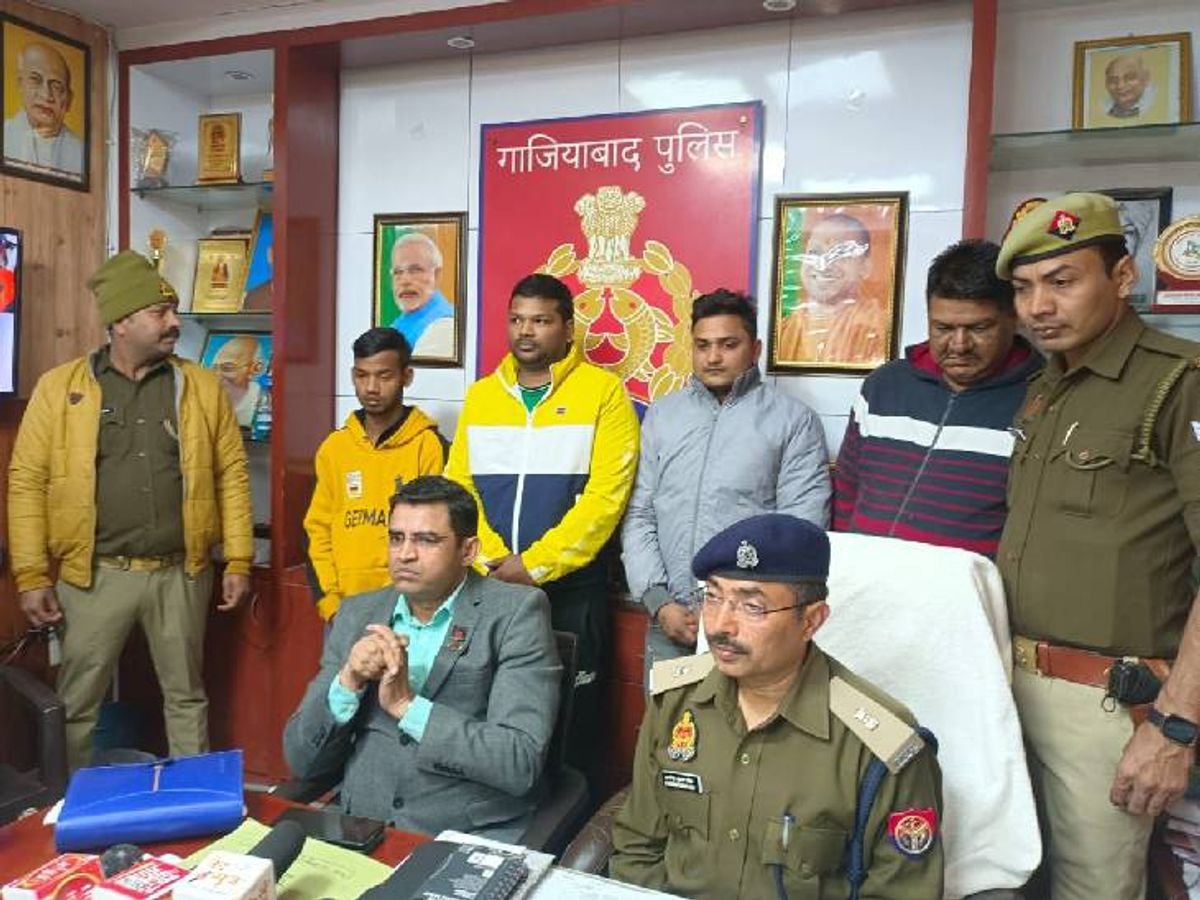 AIMIM के पूर्व जिला अध्यक्ष के घर में चल रहा था Fake Call Centre, बैंक लोन और बीमा पॉलिसी के नाम पर 3500 लोगों से ठगी