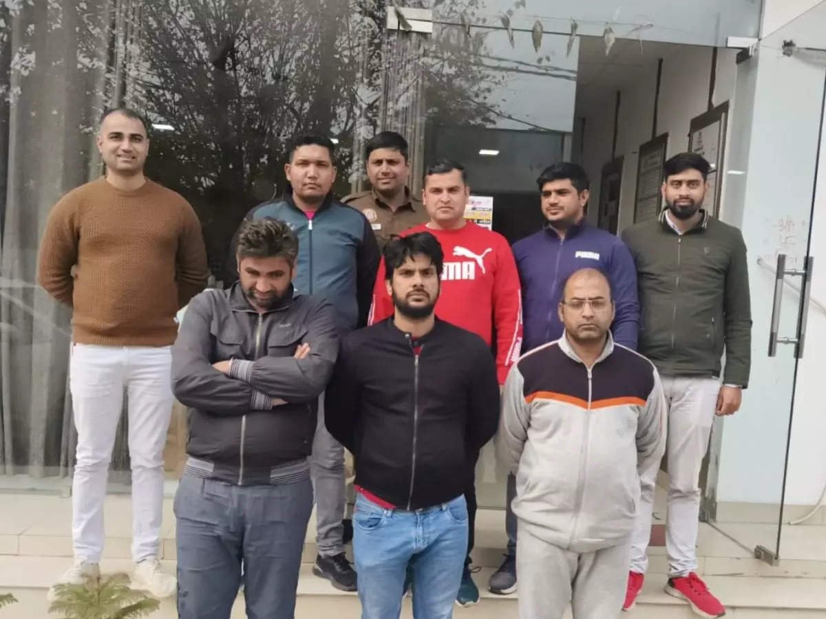 जॉर्जिया में बैठकर Chinese Website से 11000 लोगों को ठगा, तीन गिरफ्तार