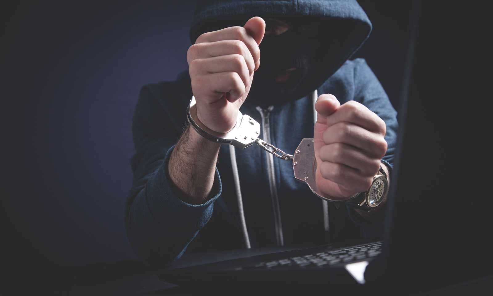 Cyber News: हैदराबाद फ्लाइट से आए साइबर ठग, क्राइम ब्रांच ने 7 बदमाशों को दबोचा